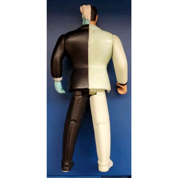 1993 Kenner DC Comics Black White 5 Inch Two-Face Action Figure Batman Flaws - Picture 2 of 12